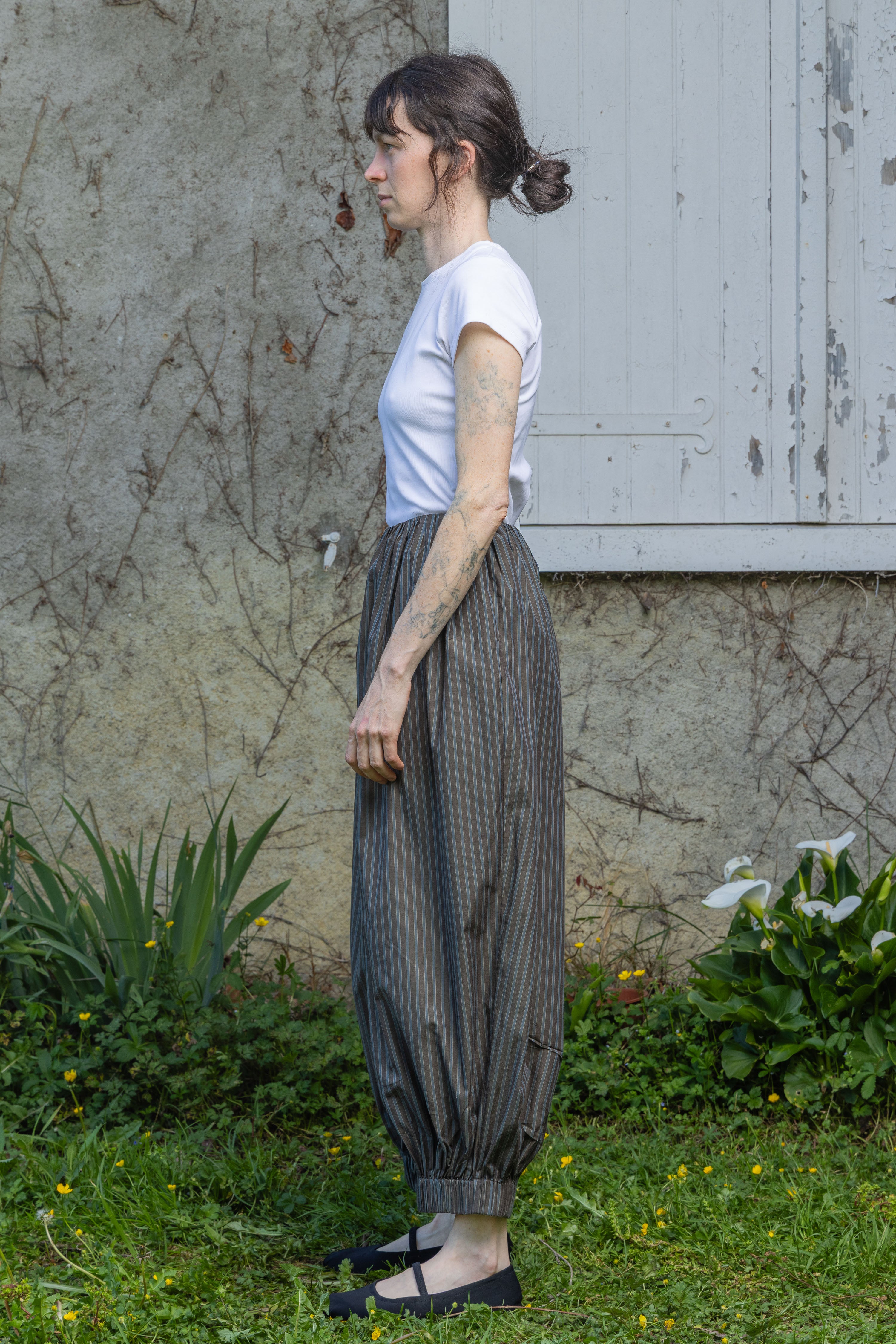 Wide-leg striped trousers with gathered waist, dark navy and gray vertical stripes